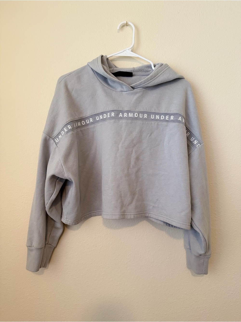Cropped Gray Under Armour Lightweight Hoodie